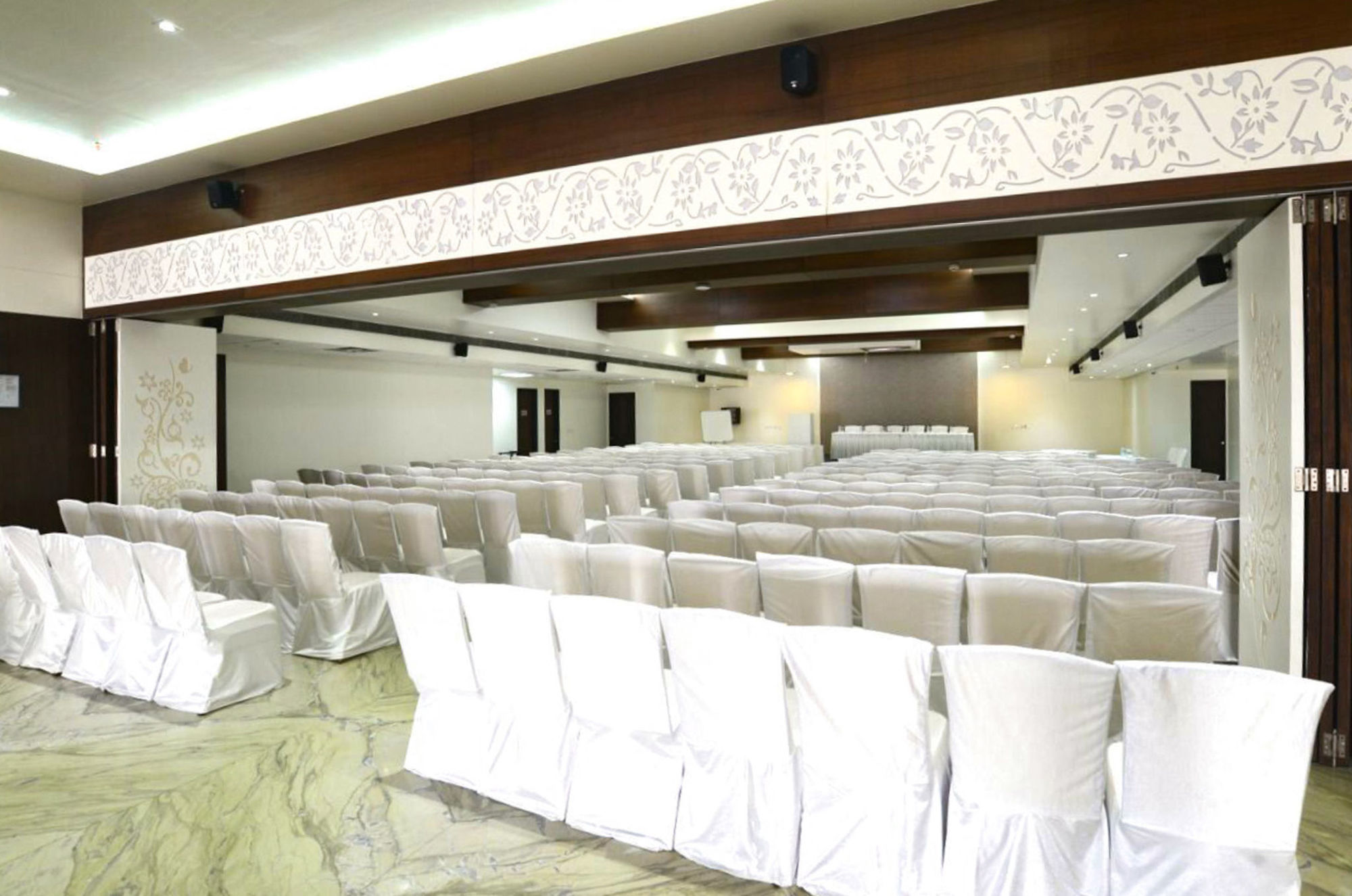 Comfort Inn Donil Vadodara Udogodnienia zdjęcie