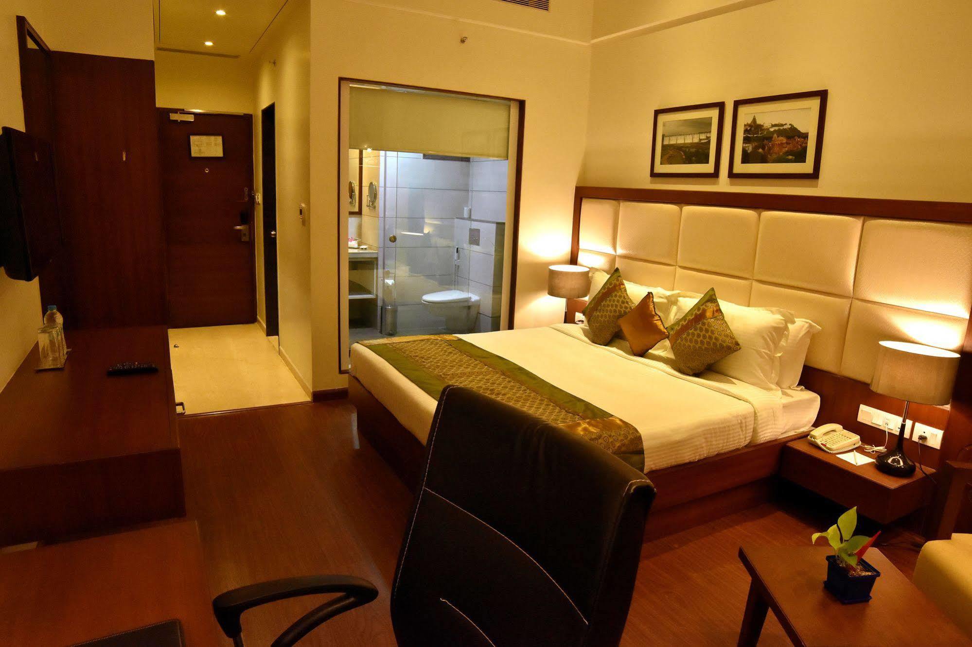 Comfort Inn Donil Vadodara Zewnętrze zdjęcie