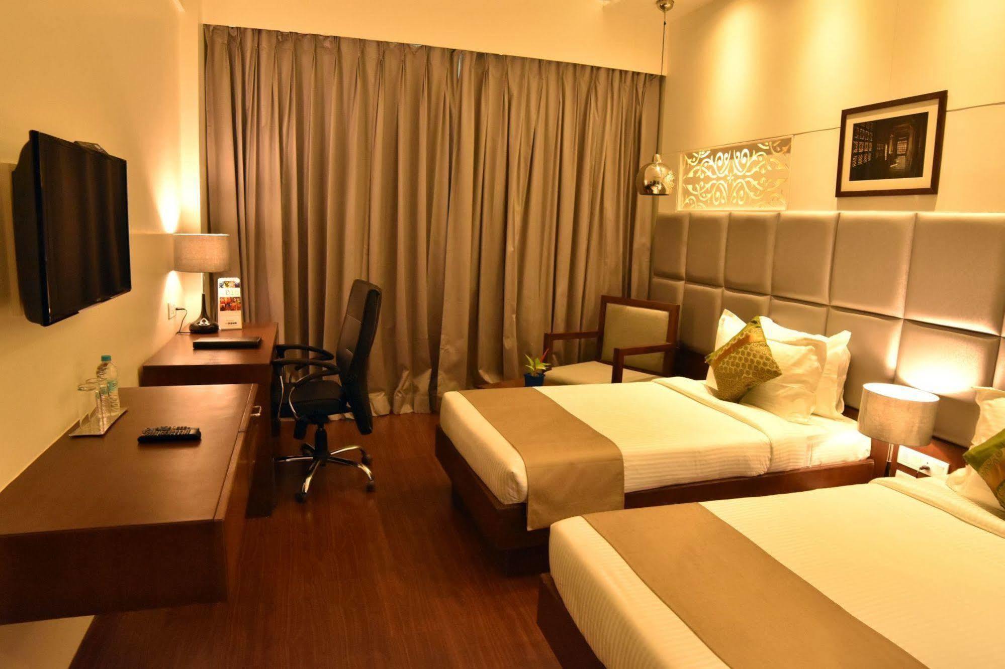 Comfort Inn Donil Vadodara Zewnętrze zdjęcie