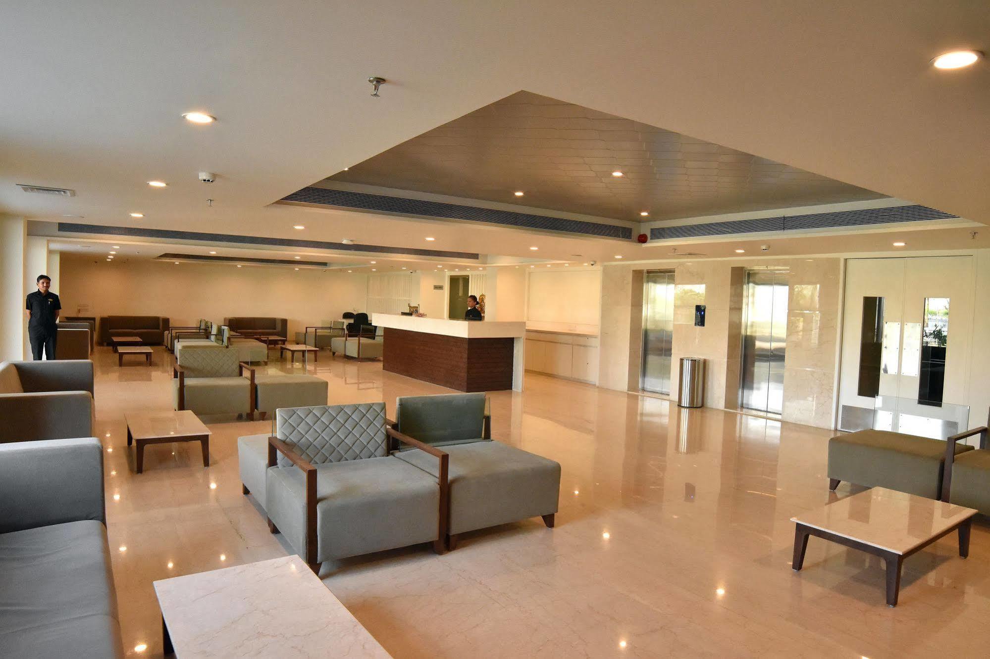 Comfort Inn Donil Vadodara Zewnętrze zdjęcie