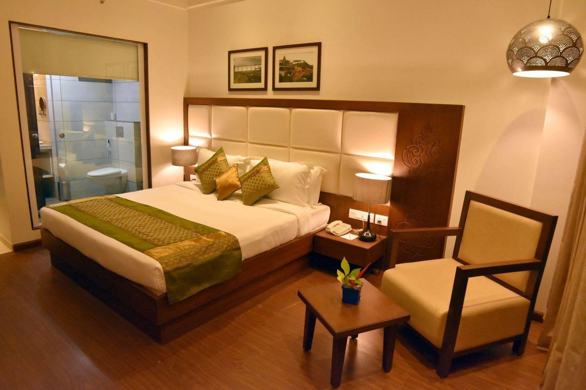 Comfort Inn Donil Vadodara Zewnętrze zdjęcie