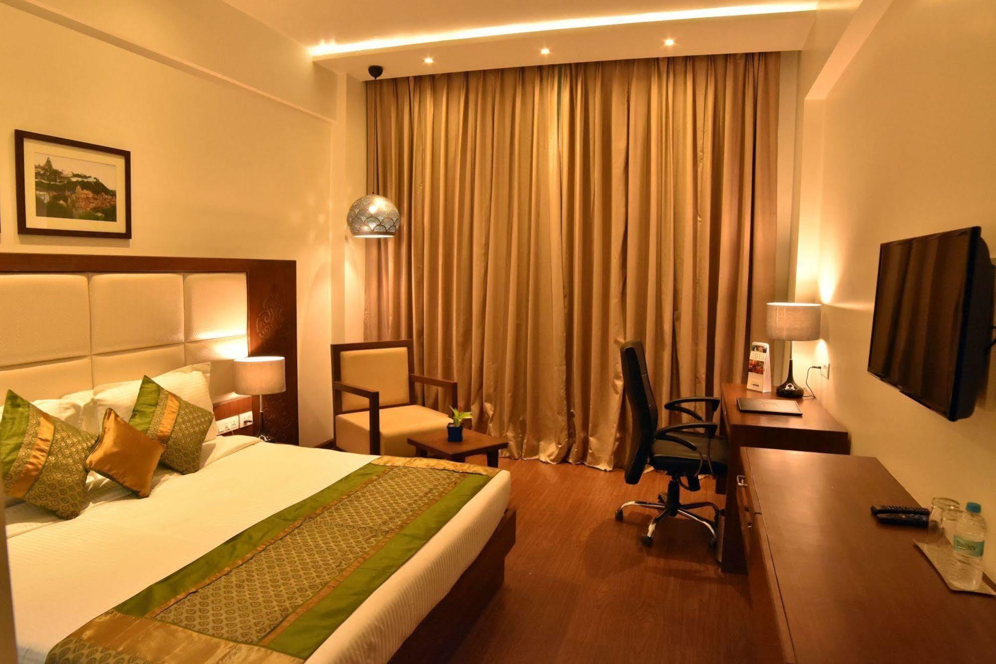 Comfort Inn Donil Vadodara Zewnętrze zdjęcie