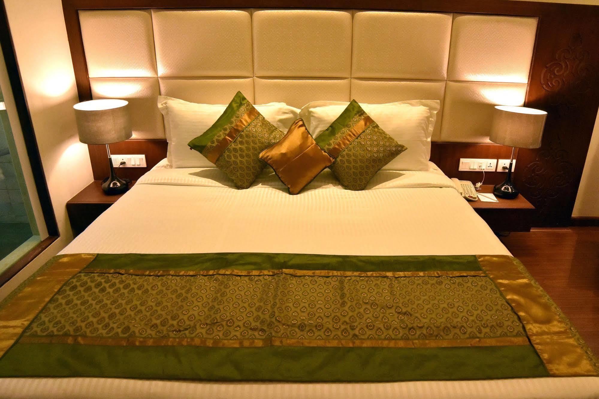 Comfort Inn Donil Vadodara Zewnętrze zdjęcie