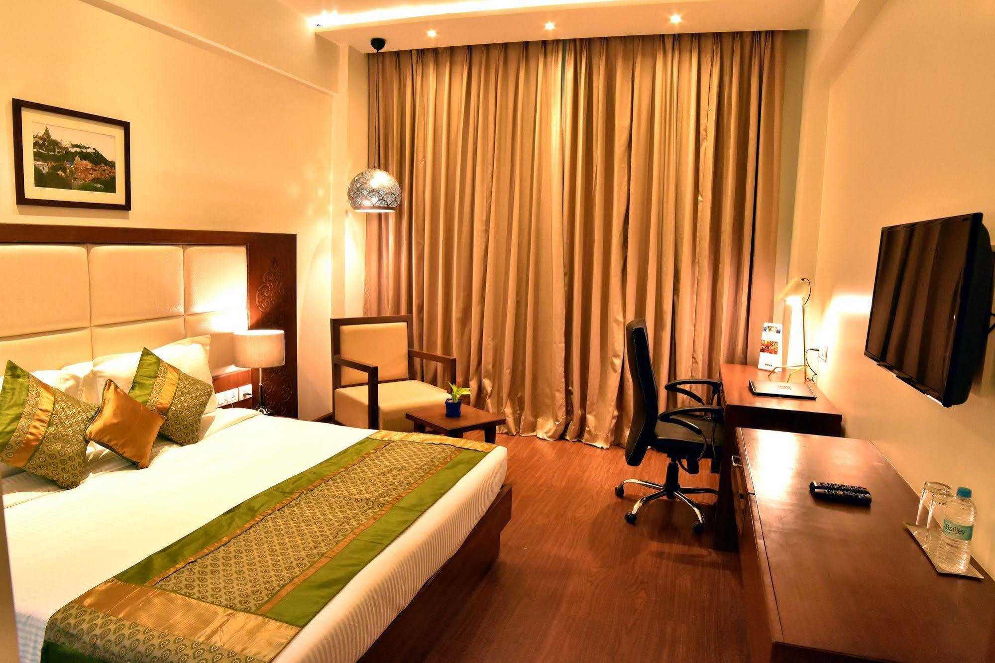Comfort Inn Donil Vadodara Zewnętrze zdjęcie