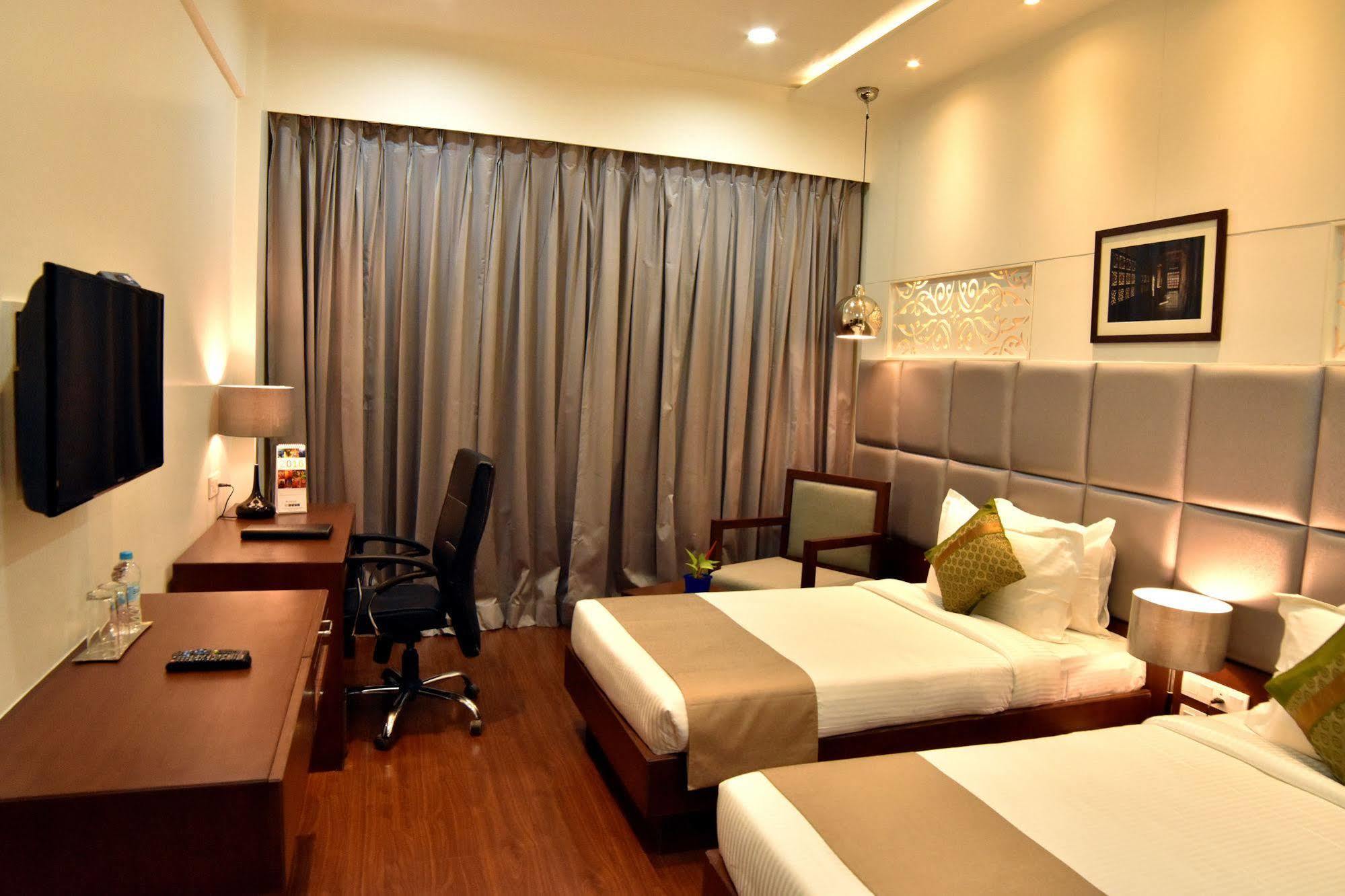 Comfort Inn Donil Vadodara Zewnętrze zdjęcie