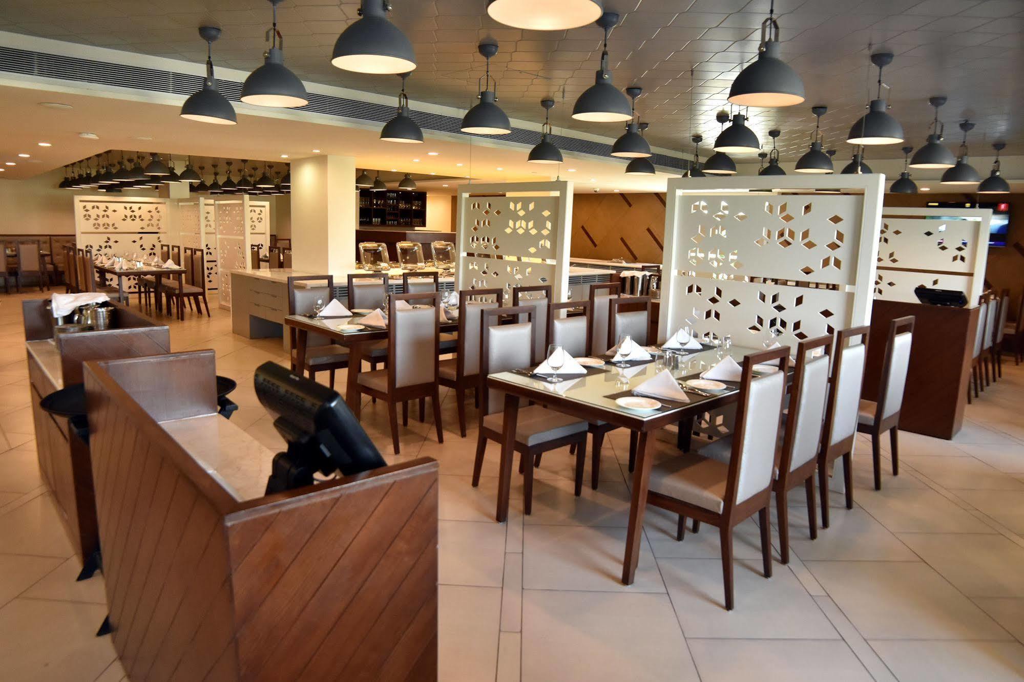 Comfort Inn Donil Vadodara Zewnętrze zdjęcie