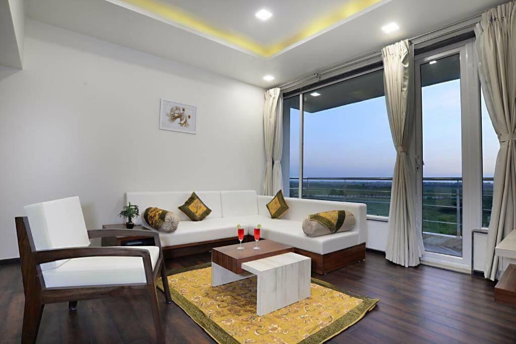 Comfort Inn Donil Vadodara Zewnętrze zdjęcie